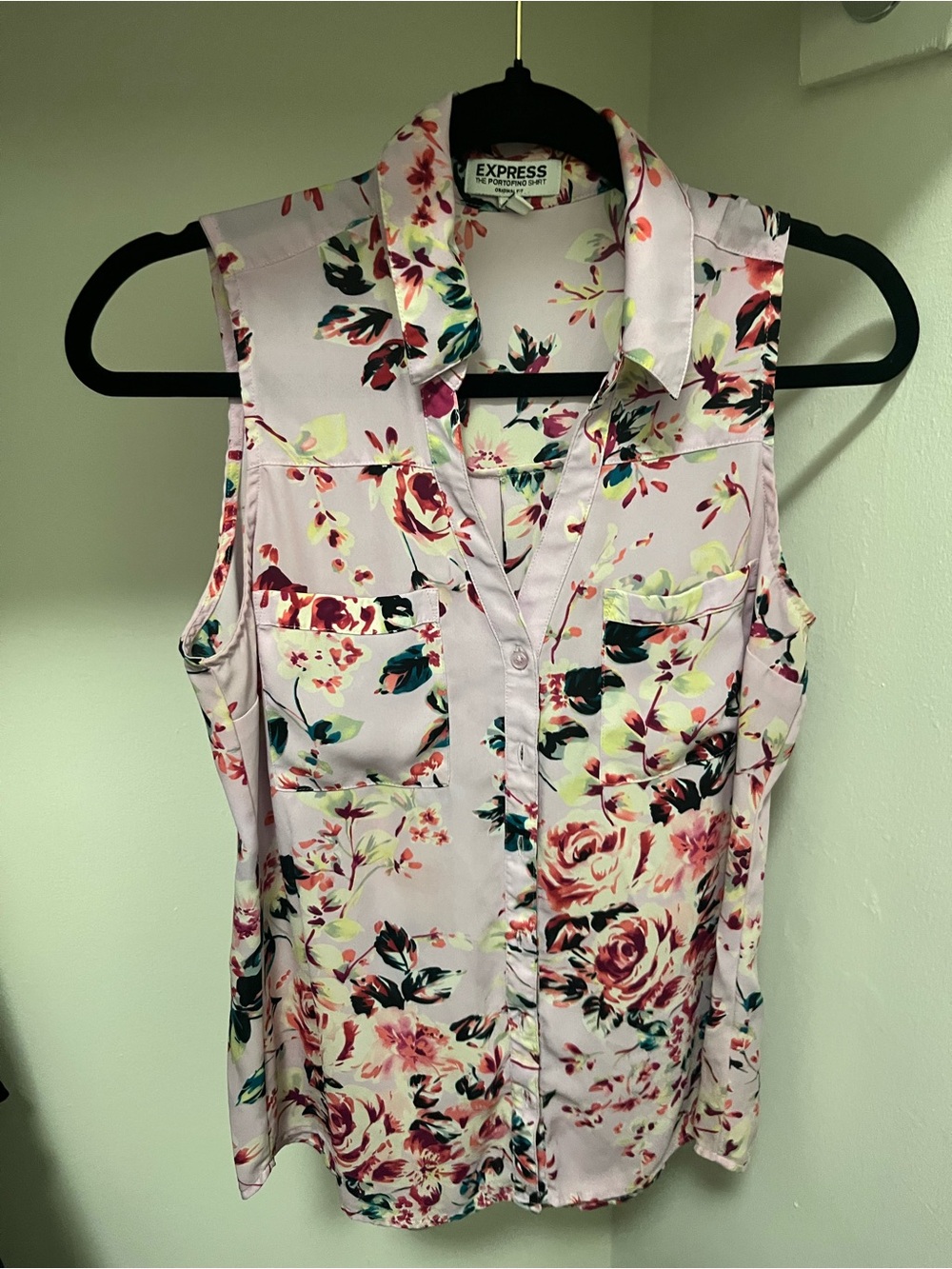 Express Sleeveless Floral Button-Front Blouse in Light Lavender and Rose